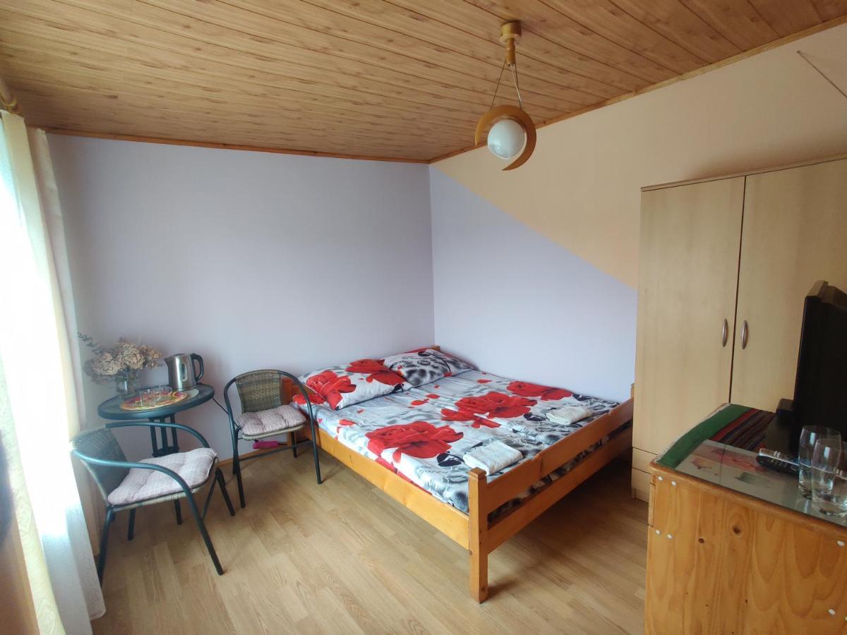 Przy Winogronie Hotel Uherce Mineralne Ngoại thất bức ảnh