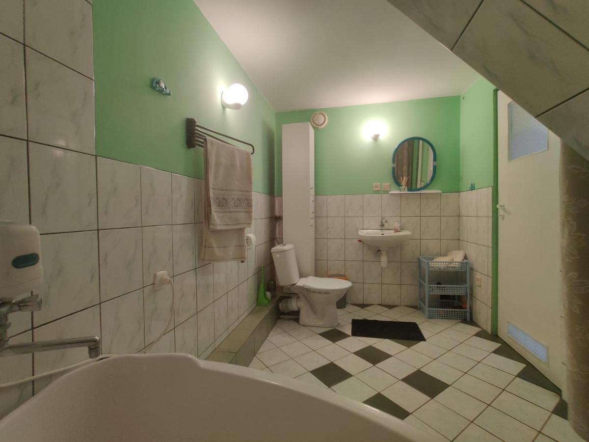 Przy Winogronie Hotel Uherce Mineralne Ngoại thất bức ảnh